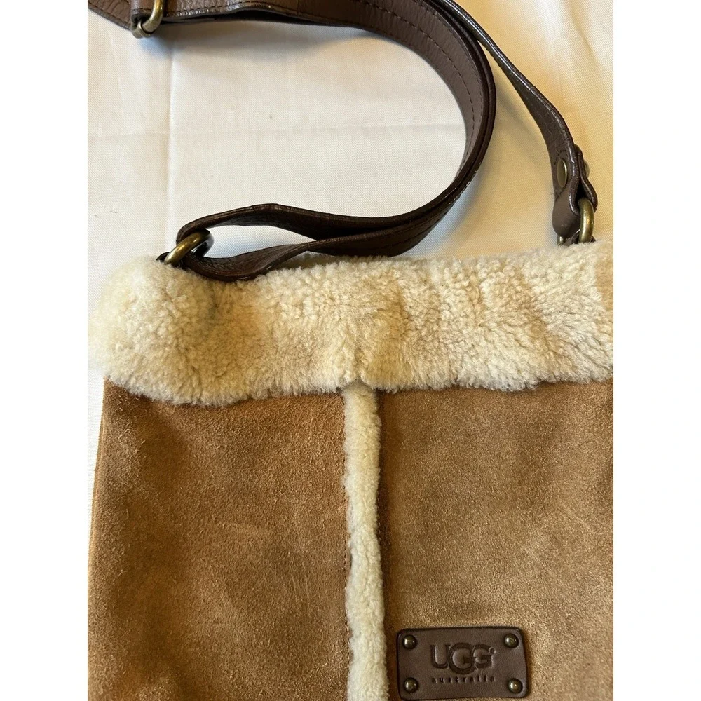 UGG Shearling Tan Suede Shoulder Crossbody Bag , Leather Strap And Trim Y2K